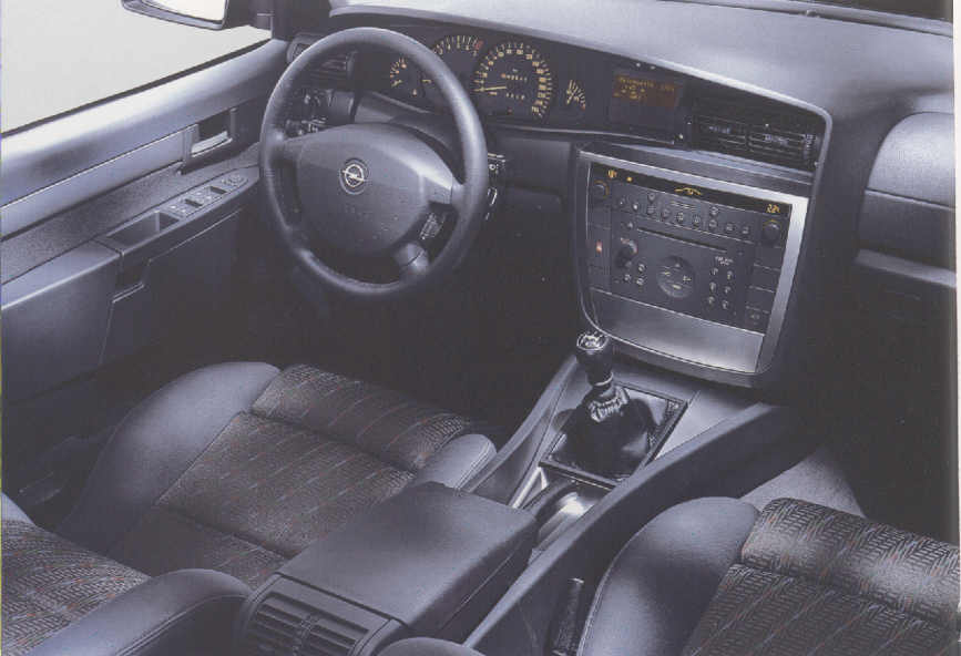 Панель омега б. Опель Омега б 2.0 салон. Опель Омега седан 2000 салон. Opel Omega 1990 Interior. Opel Omega b Рестайлинг салон.